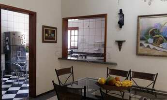 Imagem 7: Casa de condomínio para venda possui 330 metros quadrados com 4 quartos