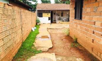 Imagem 7: Dois barracões próximo do centro de caldas novas