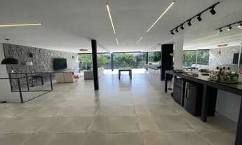 Imagem 3: Mansão no condomínio Jardim do Itanhangá, 1.350m² de terreno em 700m² de área construída