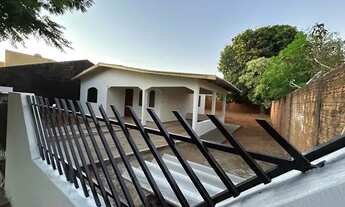 Imagem 2: Alugo casa no centro de Naviraí