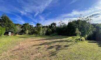 Imagem 6: Casa em terreno grande dentro de condomínio fechado