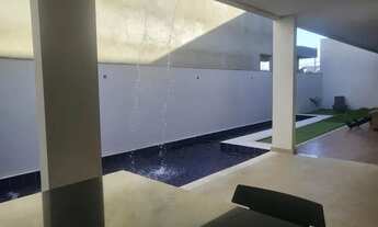 Imagem 6: Casa de condomínio para venda possui 450 metros quadrados com 5 quartos