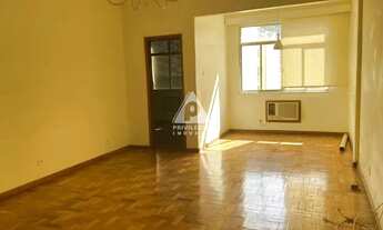 Imagem 2: Privilégio Imóveis vende: Excelente apartamento com três quartos na rua Voluntários da Pát