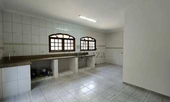 Imagem 3: Oportunidade - Casa Comercial - Jardim América - Jacareí - 4 Dormitórios - 220m²