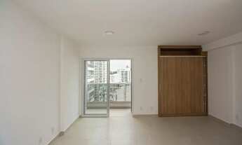 Imagem: Studio planejado e com vista livre no Centro