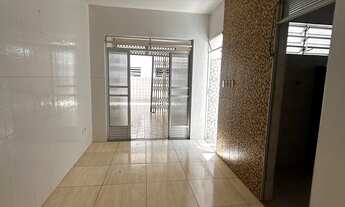 Imagem 2: Alugo casa grande no bairro cirurgia, bem ventilada, ótima localização, 4 quartos