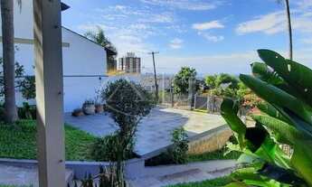 Imagem 4: DOIS SOBRADOS EM AMPLO TERRENO ARBORIZADO E COM PISCINA IDEAL PARA A FAMÍLIA E PARA RECEBE