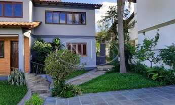 Imagem 2: DOIS SOBRADOS EM AMPLO TERRENO ARBORIZADO E COM PISCINA IDEAL PARA A FAMÍLIA E PARA RECEBE