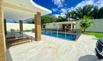 Imagem 3: Casa de alto padrão para venda com excelente localização. Condomínio fechado em Lauro de F