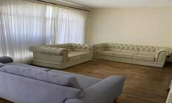 Imagem 4: São duas casas Térreas, 1 em cima e outra embaixo. Cada casa tem 3 dormitórios sendo 1 suí