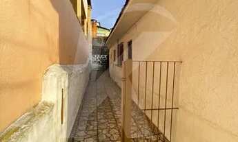 Imagem 2: Casa térrea com 1 dormitório, sala, cozinha, terreno com 132 m²