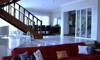 Imagem 2: Casa de condomínio para aluguel possui 400 metros quadrados com 4 quartos