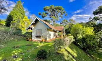 Imagem: Casa em terreno grande dentro de condomínio