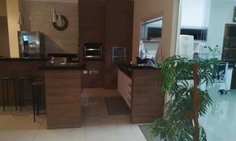 Imagem 3: Casa de condomínio para aluguel e venda possui 390 metros quadrados com 4 quartos