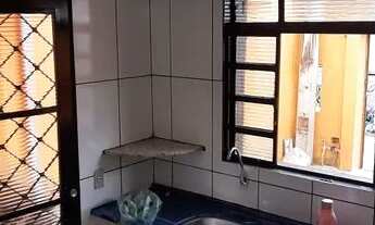 Imagem 3: 2 casas- uma de 5 e uma de 3 cômodos