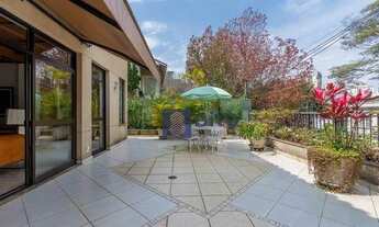 Imagem 2: Casa com piscina coberta