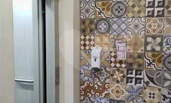 Imagem 3: Excelente sala comercial em ótima localização no centro da cidade cujo prédio com quatro p