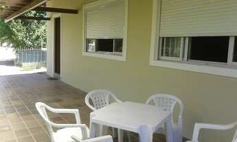 Imagem 6: Alugo casa em Florianopolis praia Campeche perto da praia.o mes de Março todo.R.4000 mas g