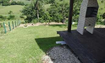 Imagem 3: Casa Imarui com amplo terreno é vista pra lagoa