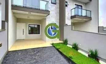 Imagem 2: Sobrado à venda com suíte, sacada e excelente padrão de acabamento em Forquilhas