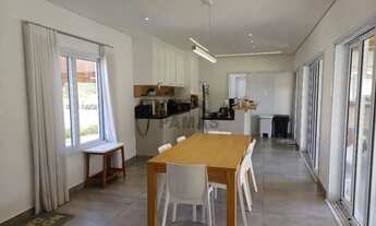 Imagem 4: Aconchegante, integrada, casa térrea e grande terreno gramado no Condomínio Terras de Sant