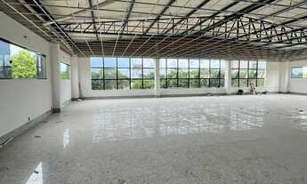 Imagem 2: Prédio comercial com estacionamento em subsolo no Centro