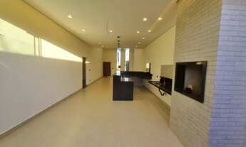 Imagem 3: Térrea para venda possui 142 metros quadrados com 3 quartos em Tarobá - Londrina - PR