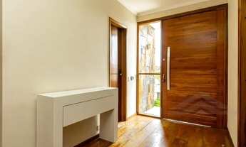 Imagem 2: Casa para Venda em Curitiba, Jardim Botânico, 4 dormitórios, 1 suíte, 3 banheiros, 4 vagas