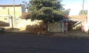 Imagem: Casa germinada e mais um sobrado