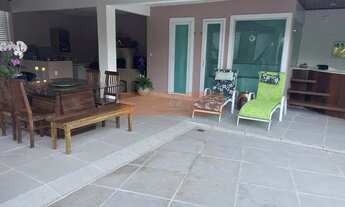 Imagem 2: LIVE VENDE - Casa Linear, com total segurança, 4 quartos (sendo 3 com suíte e closet) e 1