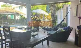 Imagem 6: LIVE VENDE - Casa Linear, com total segurança, 4 quartos (sendo 3 com suíte e closet) e 1