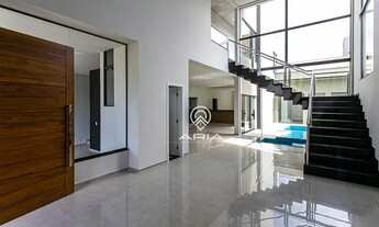 Imagem 2: Casa Sobrado a Venda com Arquitetura Contemporânea no Condomínio Royal Forest Fase 1, com