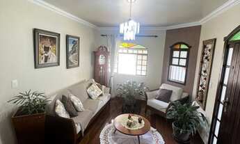 Imagem 3: Casa para venda tem 200 metros quadrados com 3 quartos em Santa Amélia - Belo Horizonte