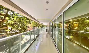 Imagem 2: Alugo um lindo apartamento na quadra da praia com varanda, 4 suítes em rua arborizada!