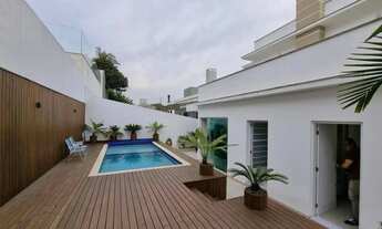 Imagem 5: Casa Alto Padrão na Pedra Branca - Sofisticação, Piscina e Localização Privilegiada