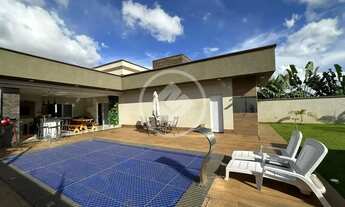 Imagem: Casa térrea, 4 suítes, amplo quintal gramado