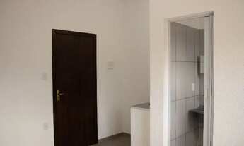 Imagem 3: Quitinete em frente da arborizada Praça Major Vieira de Melo no Comari - Campo Grande