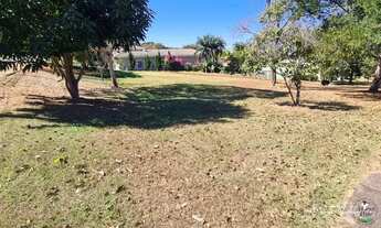 Imagem 3: Aldeia do Vale Terreno de fundo de vale com vista para o lago em Goiânia