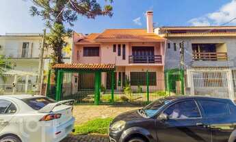 Imagem 2: Casa à venda em Partenon com 381 m², 5 quartos, 1 suíte, 2 vagas