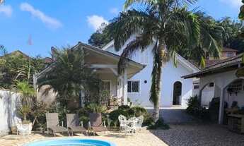 Imagem 5: Casa com 210 m² em localização privilegiada com área de festas e piscina