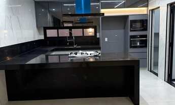 Imagem 4: Sobrado Novo de esquina no Jardins Capri 3 suítes superior 1 suite térrea 384 metros de te