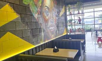 Imagem 3: Vendo hambúrgueria/restaurante dentro do muffato