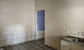 Imagem 4: Aluga-se casa no Ideal 400 R$ com vaga de garagem coberta.