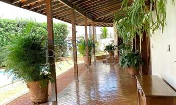 Imagem 3: Casa de condomínio para venda tem 584 metros quadrados com 4 quartos