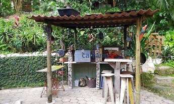 Imagem 3: Casa de alvenaria com amplo terreno com nascente de água