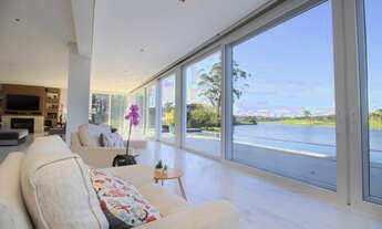 Imagem 3: Casa magnífica com 04 suítes sendo 01 master piscina com lindo deck vista para o lago na Z