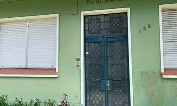 Imagem 2: Apartamento para venda possui 90 metros quadrados com 2 quartos em Menino Deus - Porto Ale