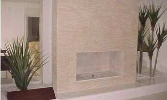 Imagem 6: Casa para aluguel e venda tem 780 metros quadrados com 4 quartos.