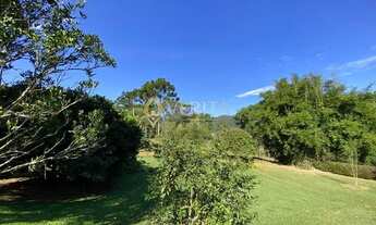 Imagem: Terreno perfeito na beira da estrada em