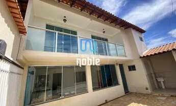 Imagem 2: Sobrado de auto padrão com 7 quartos e piscina